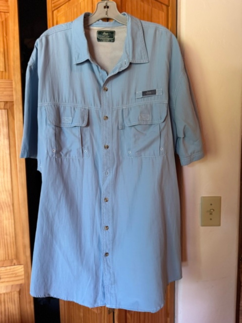 GH Bass light blue button down pockets in front XXL